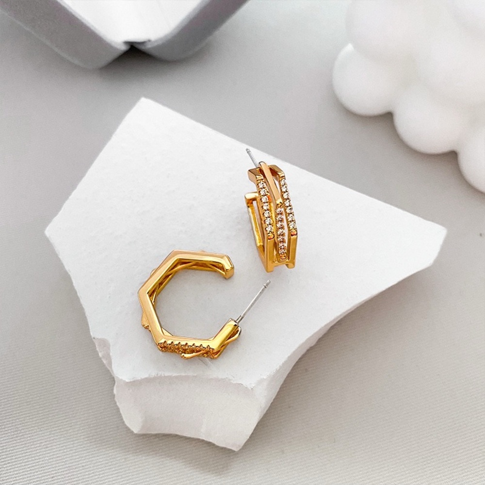 Elegant Gold Hoop Earrings